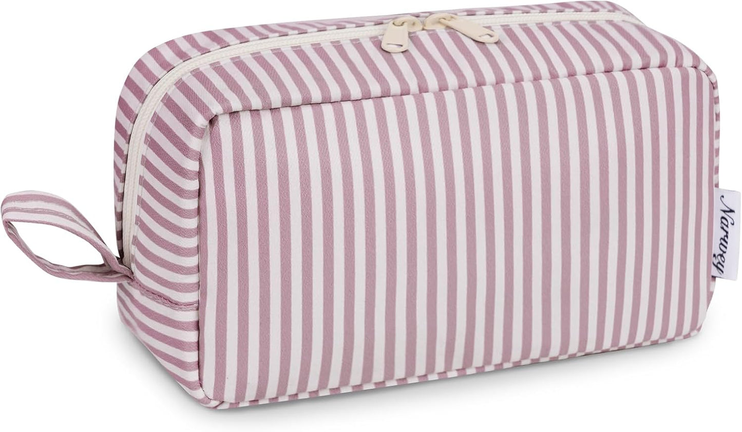 β¨ Checkered Makeup Bag β Travel-Ready & Cute AF (Various colors Large/Small)